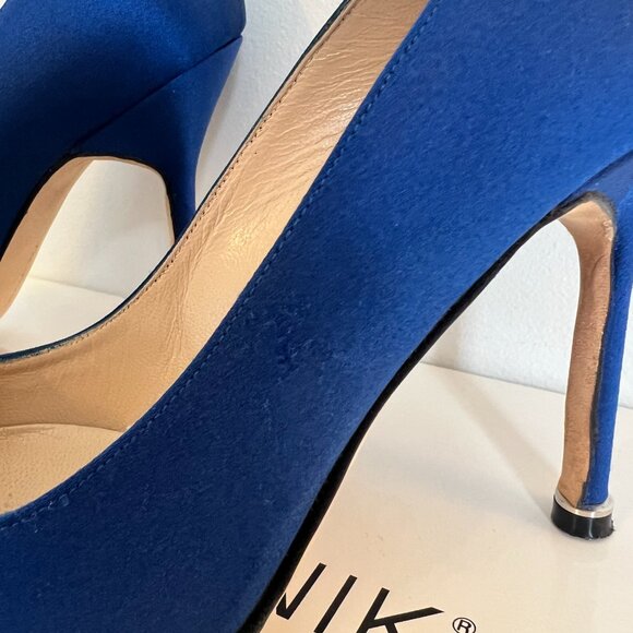 Manolo Blahnik Hangisi Satin Shoes - Picture 3 of 6